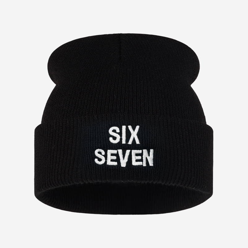 SIX SEVEN Letter Embroidered K - Beanie Cuffed Knit recension och pris