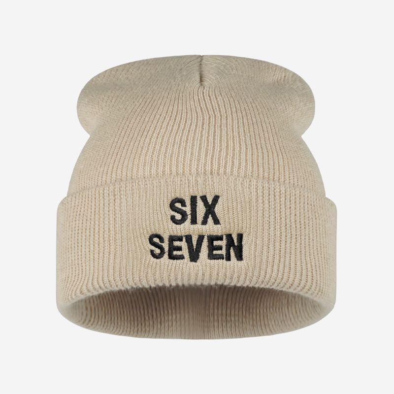 SIX SEVEN Letter Embroidered K - Beanie Cuffed Knit recension och pris